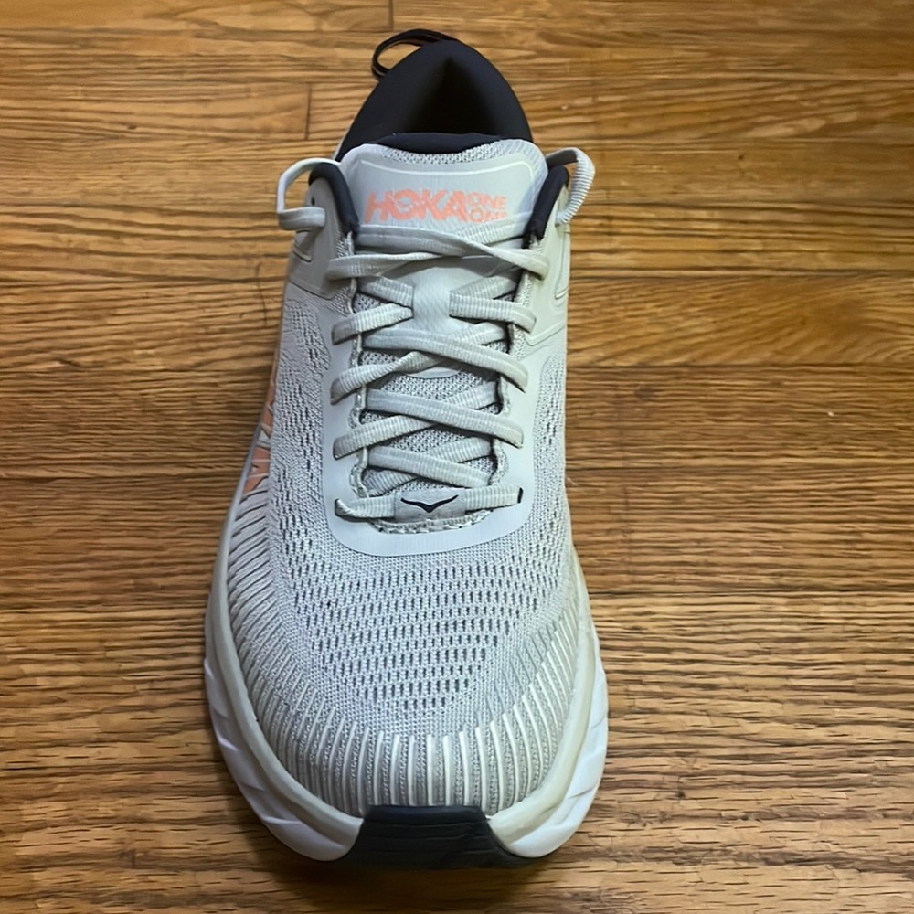 Woman’s Hokas bondi 7 size 9 1/2